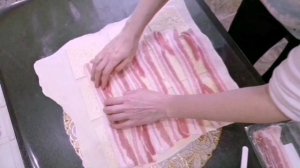 Улитки из дрожжевого теста с беконом и сыром.