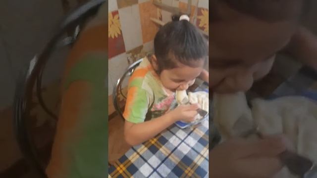 Кто вареники налепил - тот их и ест))