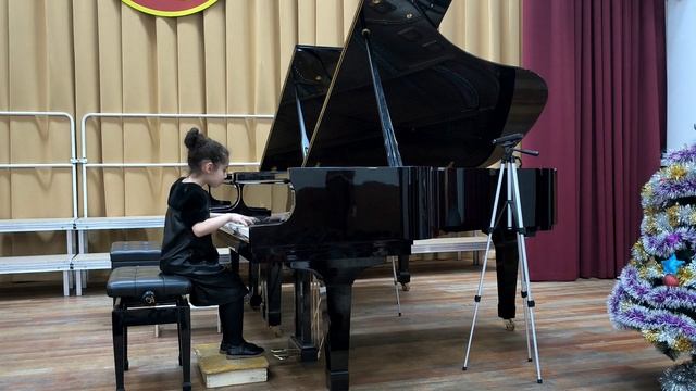 П.И. Чайковский - «Болезнь куклы». Исполняет Каджоян Эва (2 класс)