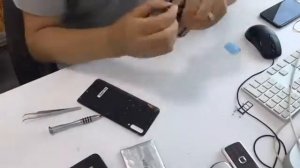 Samsung A70 modelinin şişmiş batareyasının dəyişdirilməsi /замена батареи Samsung A70