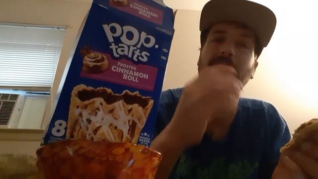 Frosted Cinnamon Roll by Pop Tarts ( Kellogg's ) Food / Drink Review
