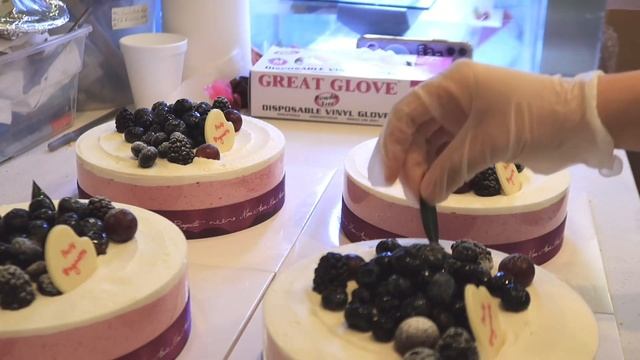 [Bakery cafe vlog ] A day in a life of a Paris Baguette caker 🫐🎂 bakery life смотреть онлайн