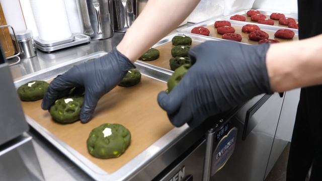 고퀄리티 다양한 쿠키를 고르는 재미! / The fun of choosing a variety of high-quality cookies! - Korean street food