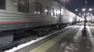 ЭП1М-403 со скорым поездом, ст.Агрыз