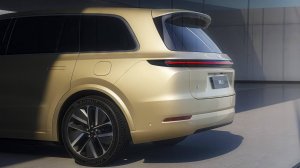 Li Auto и L9. Никогда не видел, чтобы внедорожник делал ВСЕ ЭТО