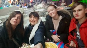 2 дня до Нового года. Как всё успеть?Сходили в кино, поели на фуд-корте,купили, распаковали подарки