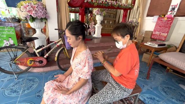 Thai HAMMER MASSAGE (TOK SEN ) for Back Neck Shoulder Pain / 20 minutes for tourist