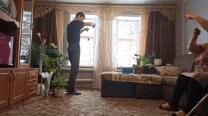 Последняя серия в 2024 году//салют в доме, после темнота//сам себе электрик часть 4)