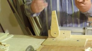 Безопасный распил мелких заготовок