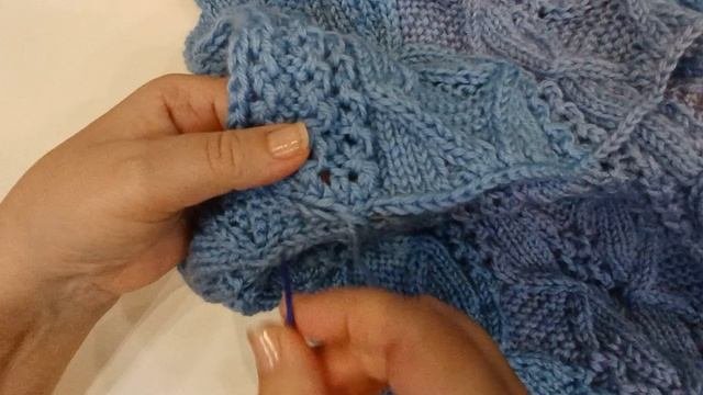 Сшиваем косичкой детали большого свитера. Просто и наглядно