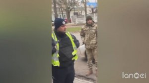 🇺🇦🏴☠️ТЦК продолжает охоту за людьми на Украине
➖Местные спрятали в своей машине курьера…🔽🔽🔽