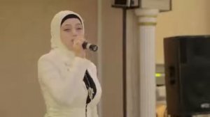 Чеченка  поёт   😍 красиво