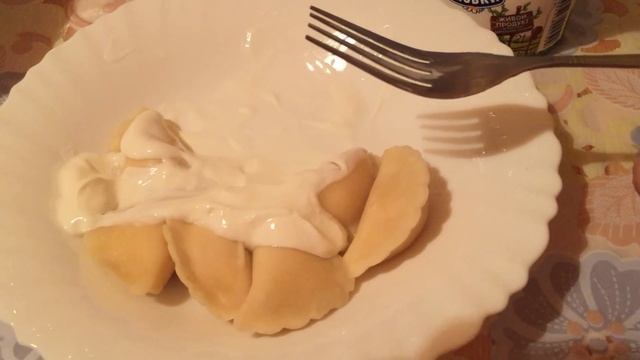 ASMR eating - Dumplings with curd / АСМР жевание, чавканье - Вареники с творогом