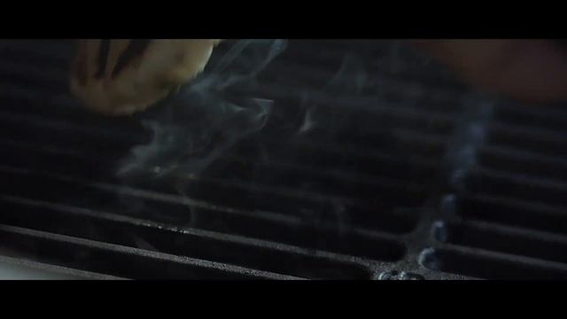 Сочный рыбный гамбургер с соусом тартар