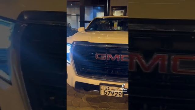 GMC Yukon Denali 2023 