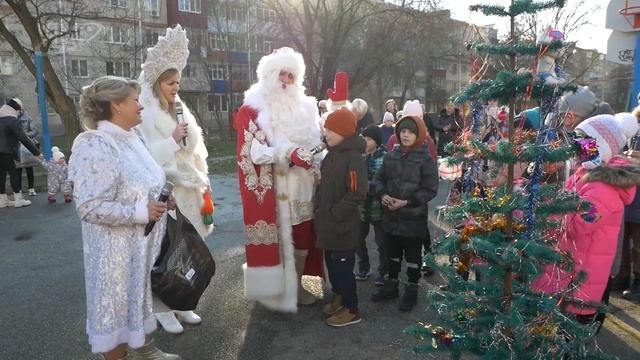 В ТОС №5 поздравили самых маленьких жителей микрорайона