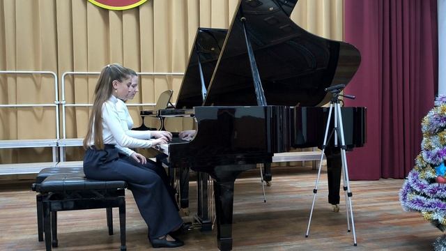 М. Минков - «Старый рояль». Исполняют Шельпова Виктория (5 класс) и Цветкова Таисия (6 класс)