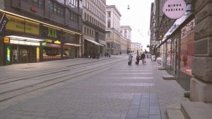 Walk along the central street of winter Helsinki #christmas #helsinki