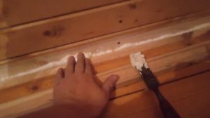 Продолжаю утеплять плинтус. Работа с пеной