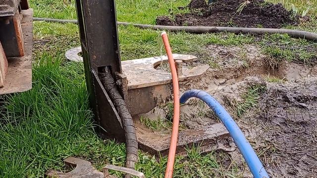 Самоизлив на абиссинской скважине в кимрском районе