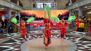 Китайский танец «Фестивальный». Заказать китайских артистов на ваш праздник в китайском стиле