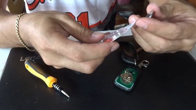 How to check and replace Dominar 400 Remote Control Battery смотреть онлайн