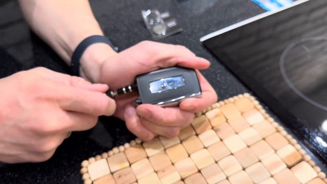 Замена батарейки в ключе (Ягуар) Jaguar I-pace. Battery replacement Jaguar. Reemplazo de la batería