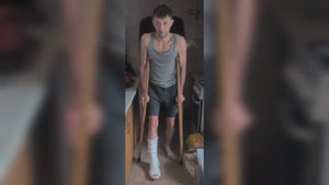 пока мы ломаем стены, Лёха ломает ногу