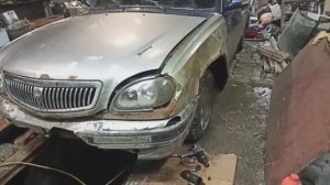 Четвертый день с очень ржавой Волгой 31105. Ремонт после дтп. Сборка подвески выхлопа и всего понемн