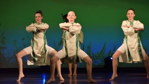 Стилизованный танец "Как по травкам"