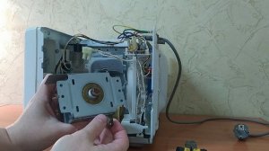 Искрит внутри микроволновой печи. Замена колпачка магнетрона.
