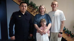 Министр внутренних дел по Республике Алтай Дмитрий Трощилов принял участие в акции "Елка желаний"