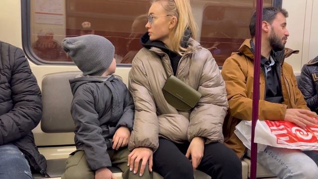 Спустились в метро Софии , станция Европейский союз #софия #малыш  #путешествиесдетьми