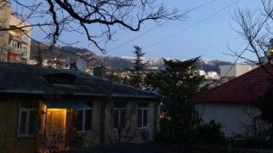 По Крыму пешком. Ялта. Предновогодняя набережная и горы. Чайная горка