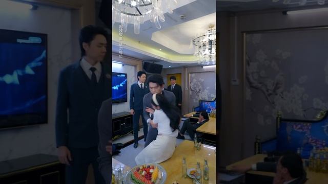 一口氣看完！【總裁季秘書就是你夫人】灰姑娘第一天上班就得罪了自己的總裁上司，還不小心把他給睡了，卻沒想到總裁竟是和自己網戀了3年的網戀對象！#芙芙追剧#短剧推荐 #熱劇#短剧#甜宠#都市#言情