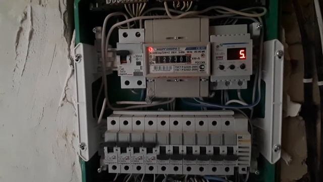 Запуск щитка с реле напряжения.