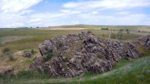 2024 0605 Верхнеуральский район, р.Хлебинка, висячий камень.