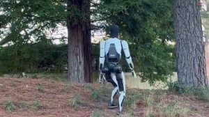Робот Optimus научился ходить по пересеченной местности