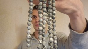 Серая яшма. Показываю камень, защищающий от негативной энергии.