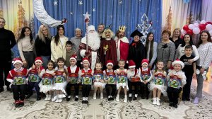 Новогодний утренник в подготовительной группе "Затейники".