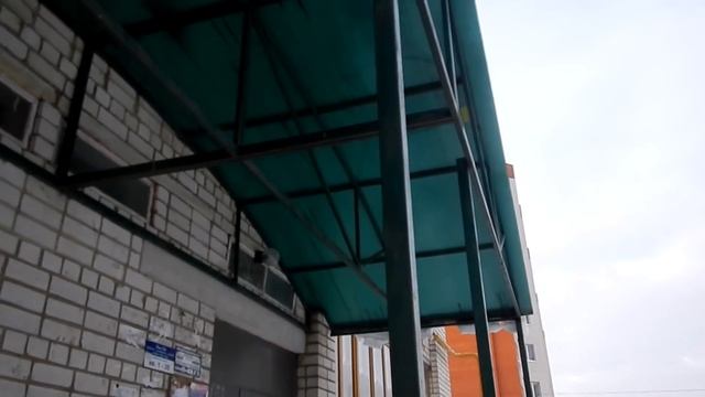 На навес упала сосулька! Ошибки строительства