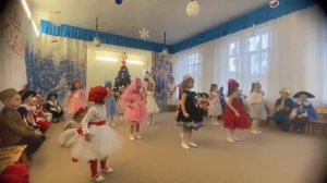 Танец куколок на Новогоднем празднике 2024 год