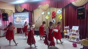 Танцуем под песню "Белый лебедь"