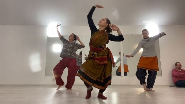 Индийский танец «Ганеша Каутвам». Стиль «Кучипуди». Тренировка 17.02.24 #индийскийтанец #кучипуди смотреть онлайн