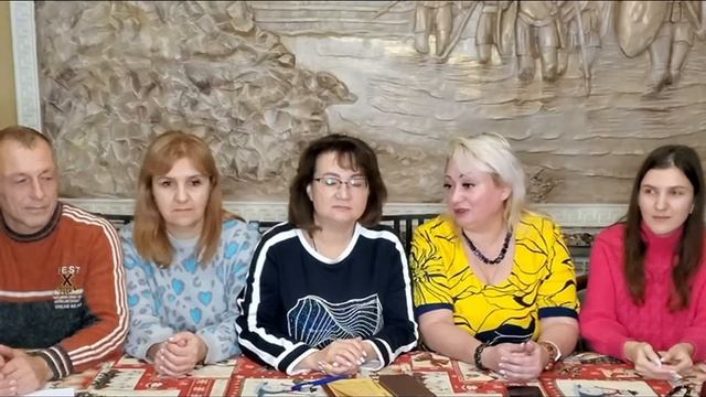 Лилия Викторовна Силаева знакомит со своей командой.