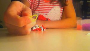 хеллоу китти их резиночек на рогатке без станка