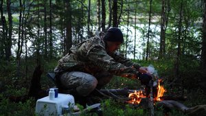 Озеро исчезает. Пеший поход. Рыбалка на щуку. Ночь в лесу.