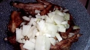 Жареный картофель со свиным рёбрышками! Свиные рёбрышки как шашлычок с картошкой на сковороде!!!