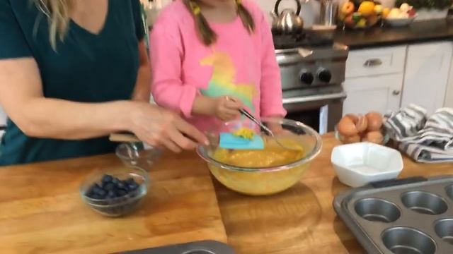 Blueberry Lemon Muffin Recipe | YouTube LIVE | Gluten Free + Paleo смотреть онлайн