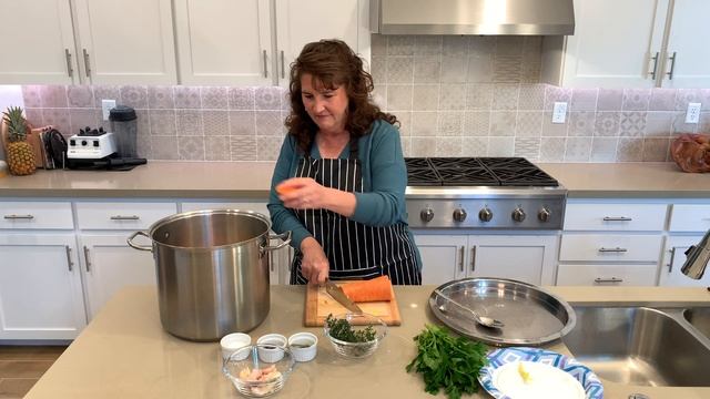 HOW TO MAKE TURKEY STOCK WITH NECKS!! - Part 1 of 3, Turkey Stock смотреть онлайн